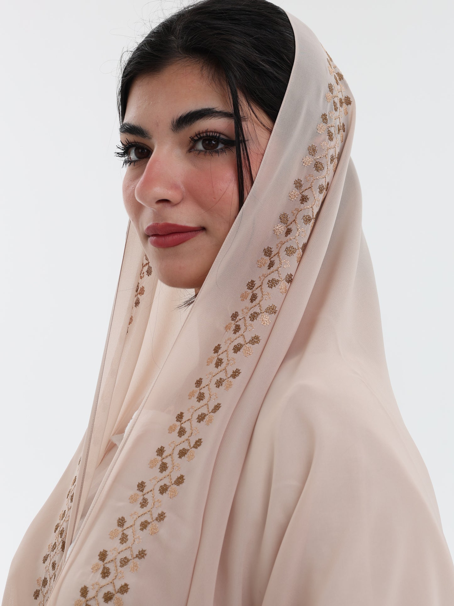 UQ1-01 شيل بيت عريضة مطرزة