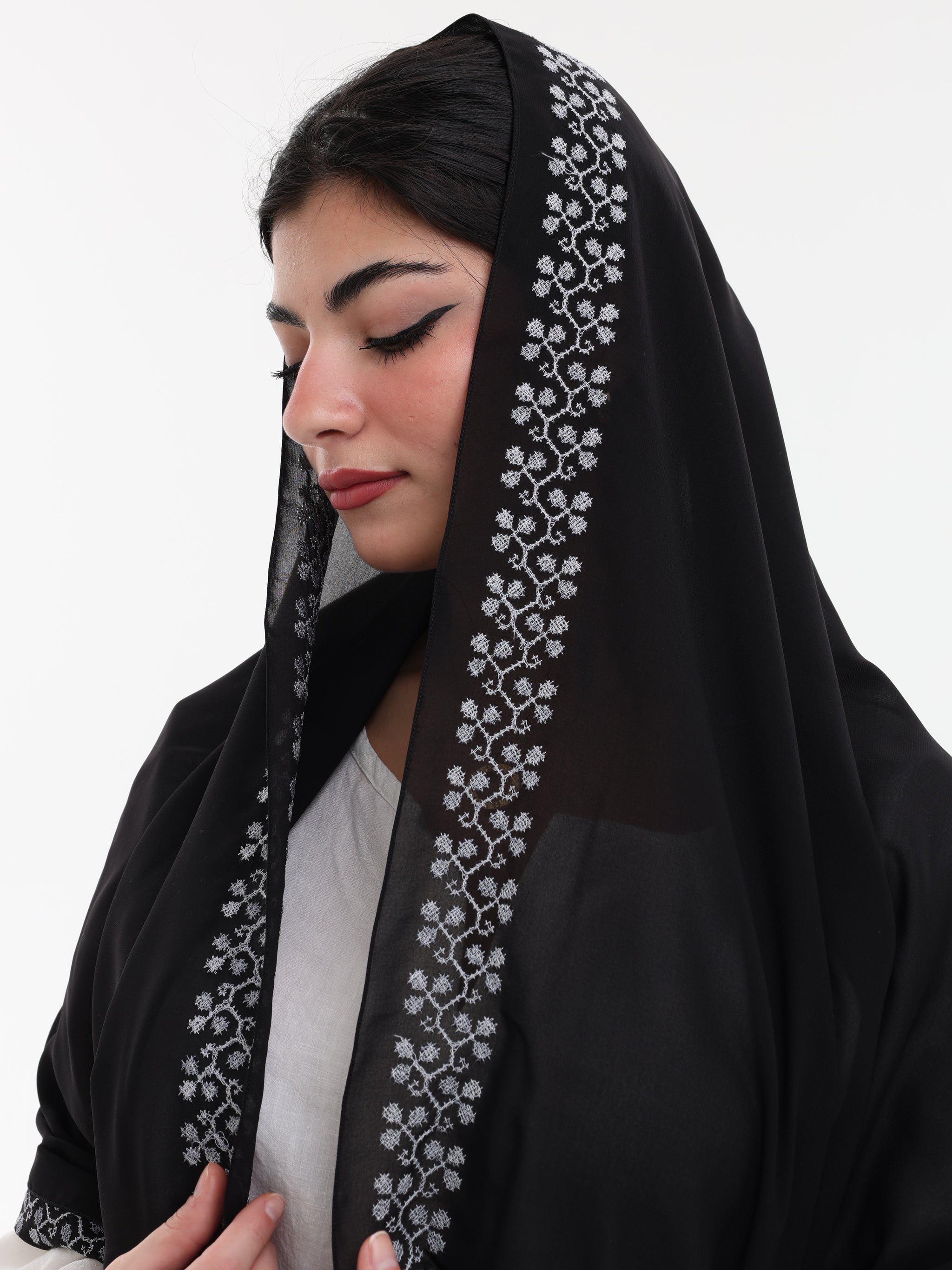 UQ1-07 شيل بيت عريضة مطرزة